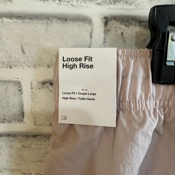 NWT! Women’s Nike loose fit high rise lined pocket shorts light pink Small - Picture 5 of 7